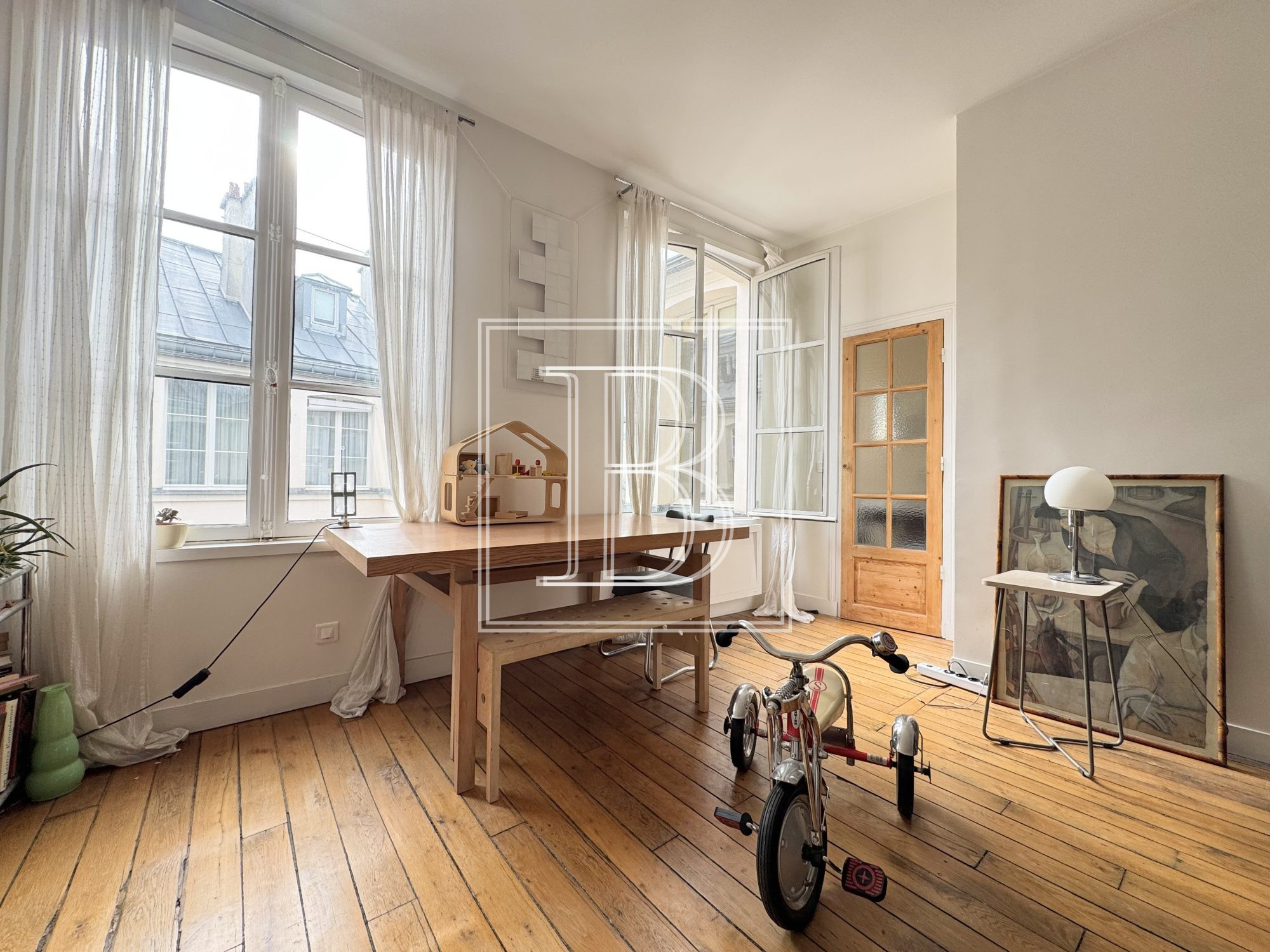 Appartement de caractère, parquet et moulures